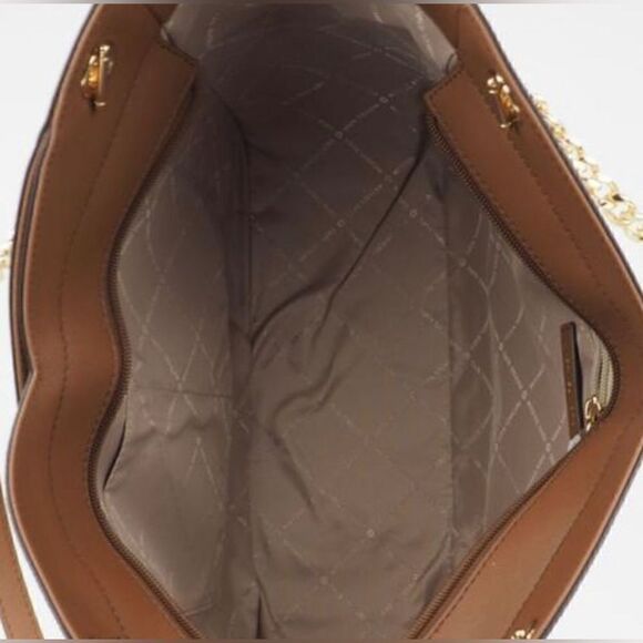 Michael Kors NWT Large Jet Set Travel Tote Handbag Signature Vanilla Gold Chain - Picture 8 of 12